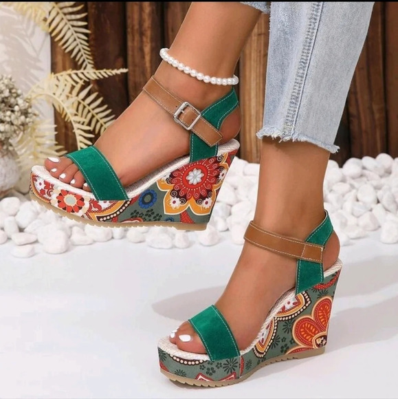 Women's Thick Platform Wedge Heel Floral Patterned Summer Sandals - Picture 1 of 5